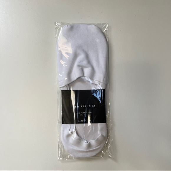 Bundle: White Canvas Sneakers + No Show Socks - Picture 6 of 6